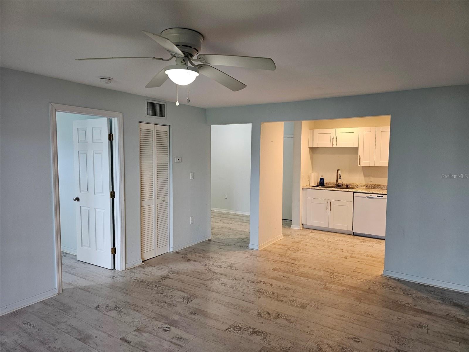 Image 7 of 26 For 5503 Fountain Lake Circle A104