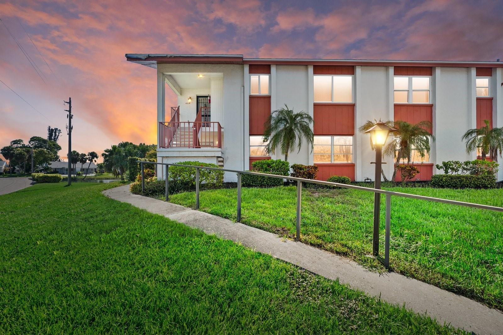 Image 4 of 27 For 4852 Independence Drive