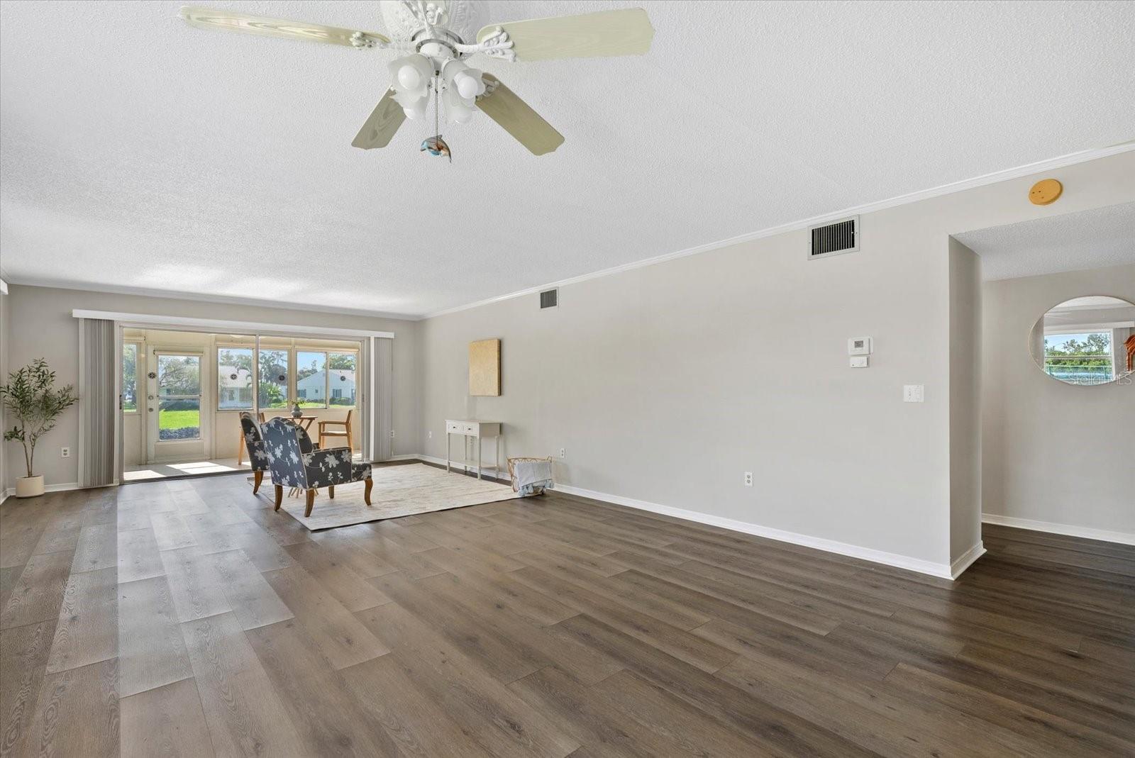 Image 7 of 27 For 4852 Independence Drive