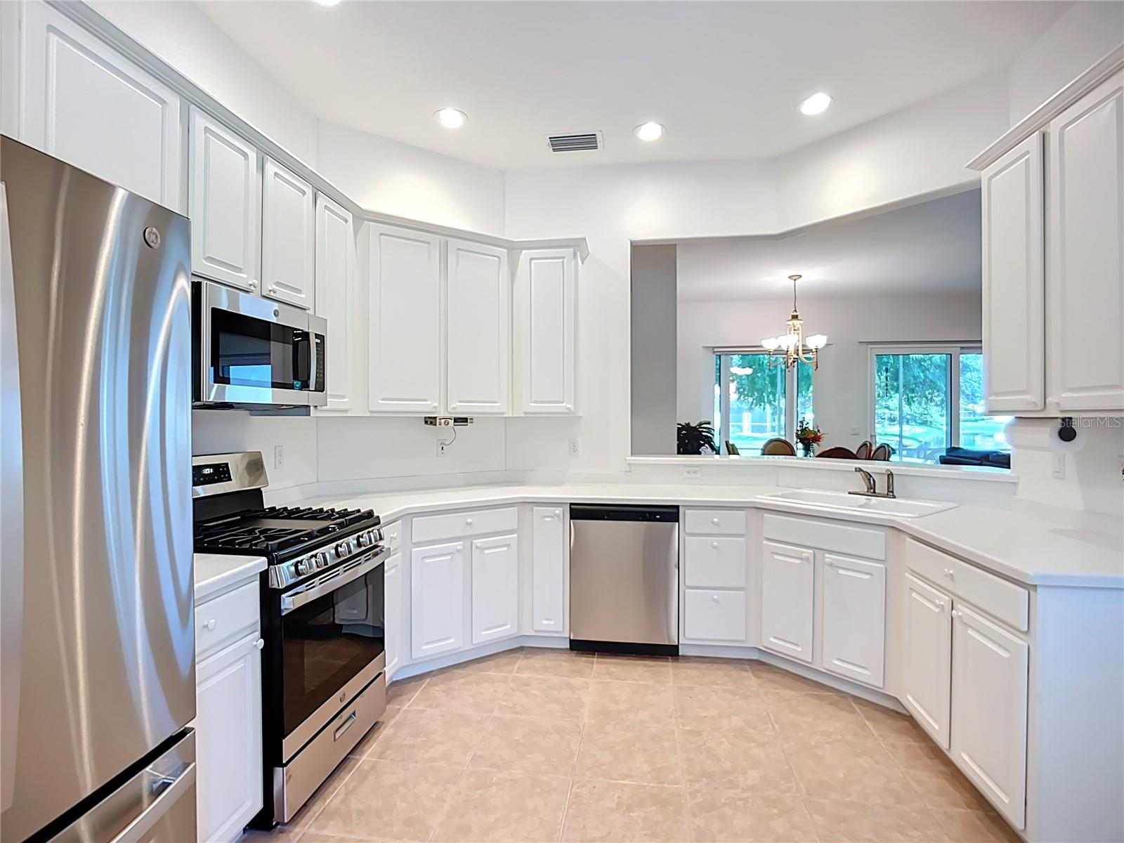 Image 6 of 29 For 5195 Highbury Circle