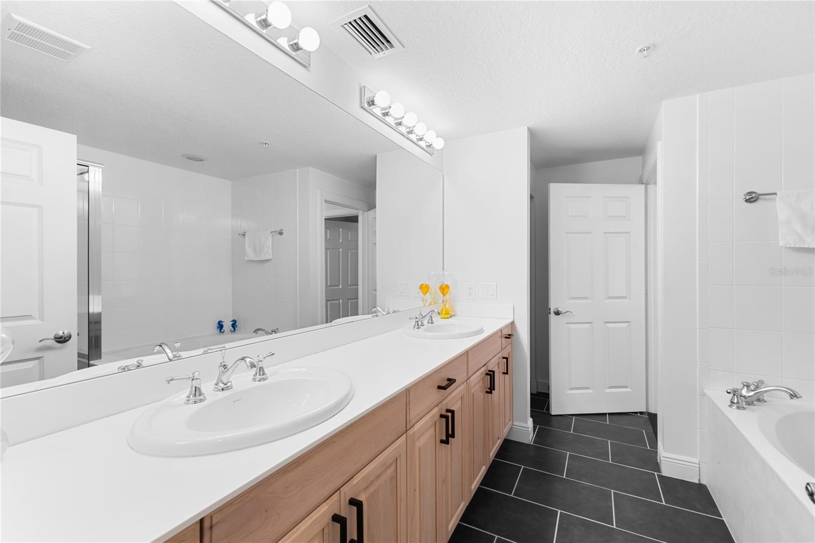 Image 33 of 59 For 800 Tamiami Trail 321a