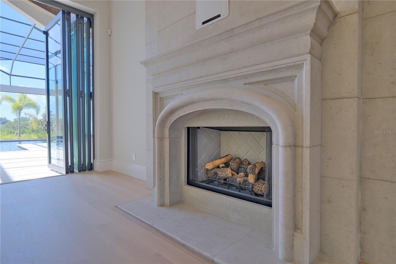 Image 12 of 85 For 14758 Como Circle