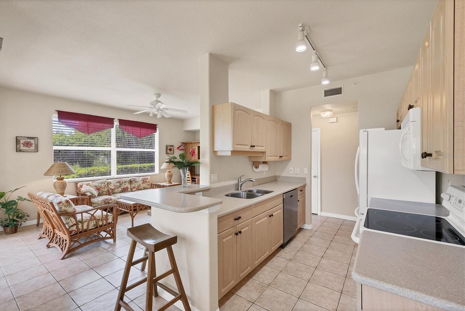 Image 11 of 58 For 4215 Vicenza Drive B1