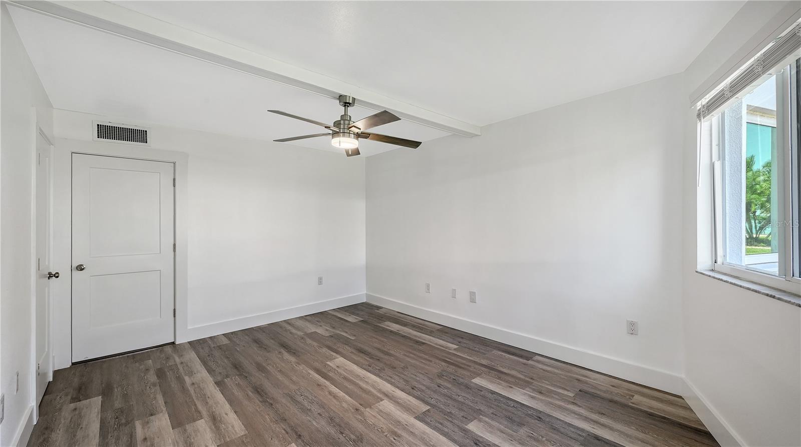 Image 21 of 59 For 771 John Ringling Boulevard 7