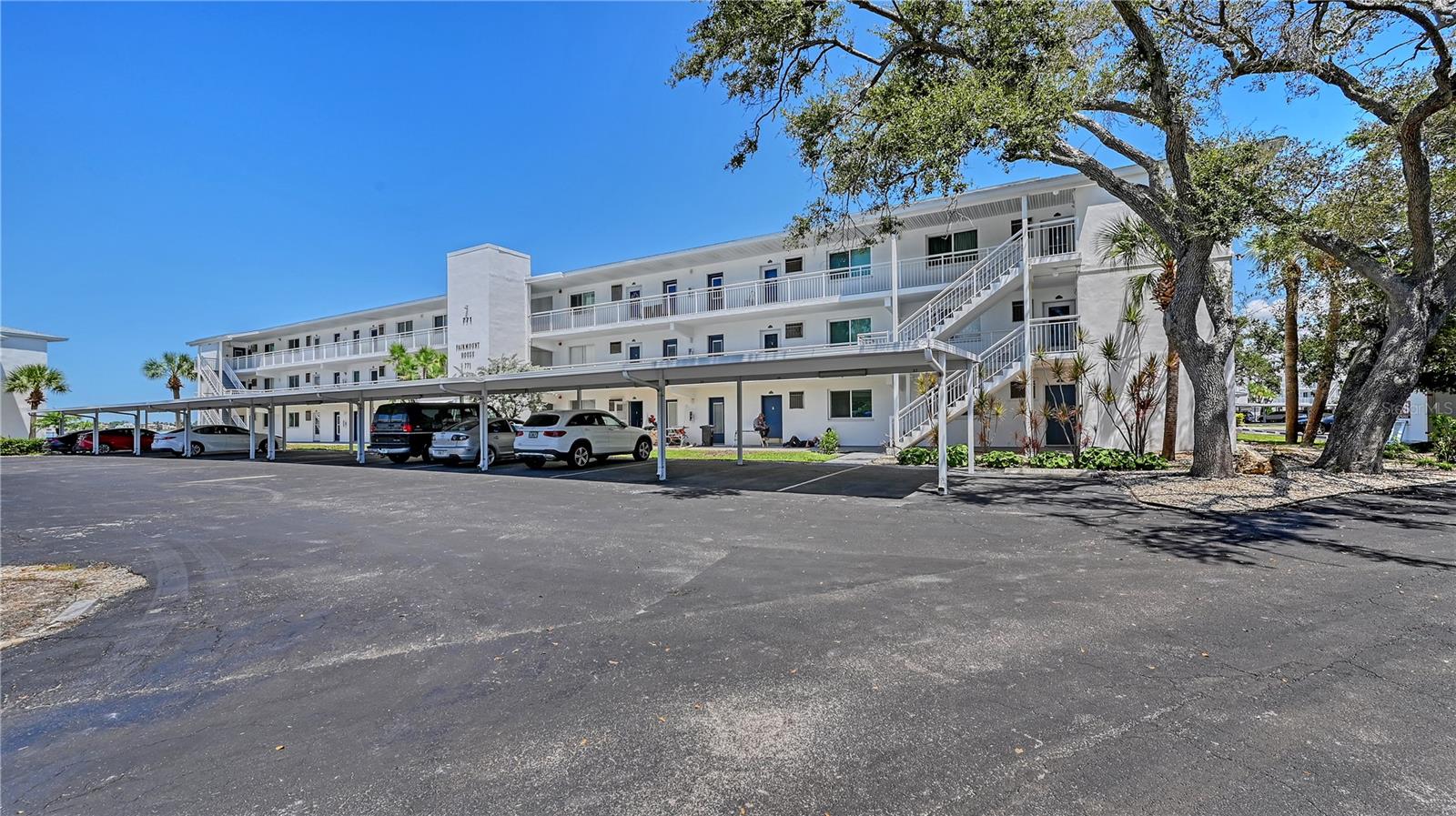 Image 3 of 59 For 771 John Ringling Boulevard 7