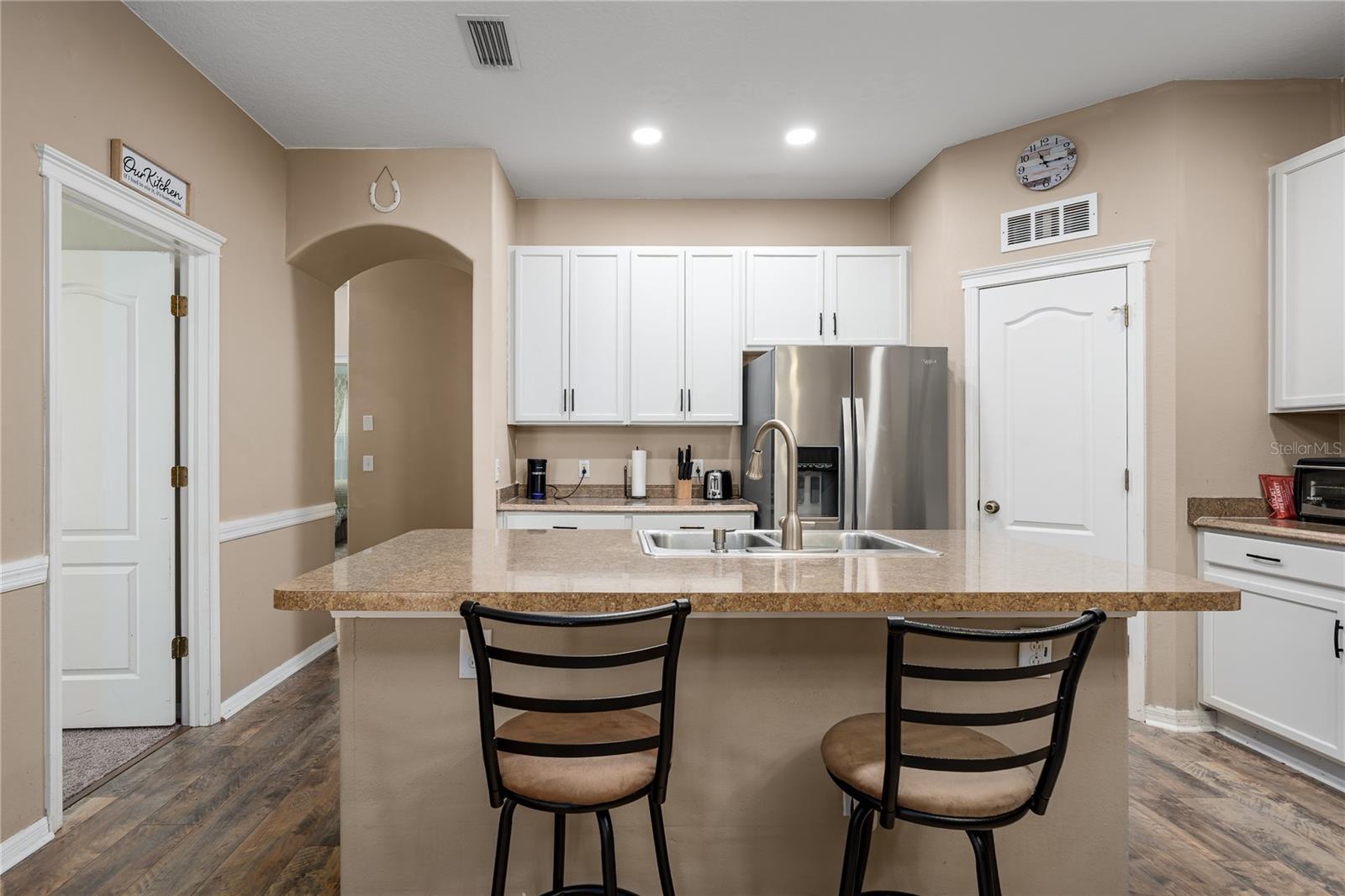 Image 10 of 31 For 6936 Surrey Oak Drive