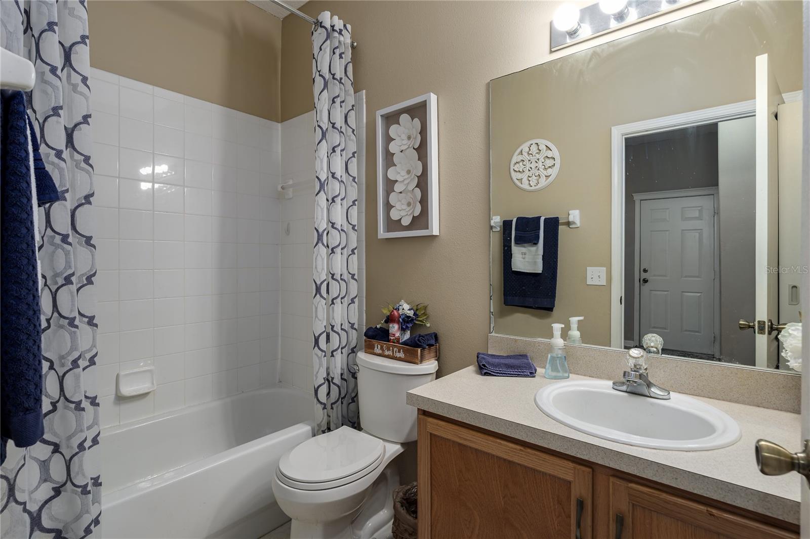 Image 16 of 31 For 6936 Surrey Oak Drive