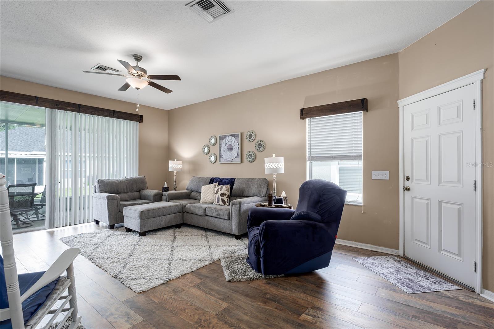 Image 5 of 31 For 6936 Surrey Oak Drive