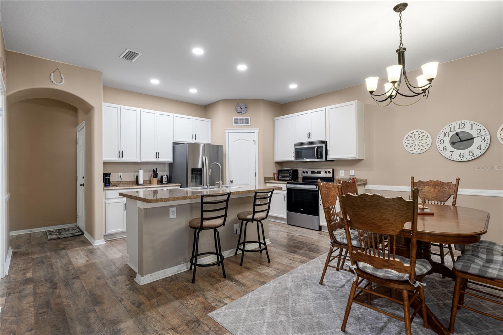 Image 7 of 31 For 6936 Surrey Oak Drive