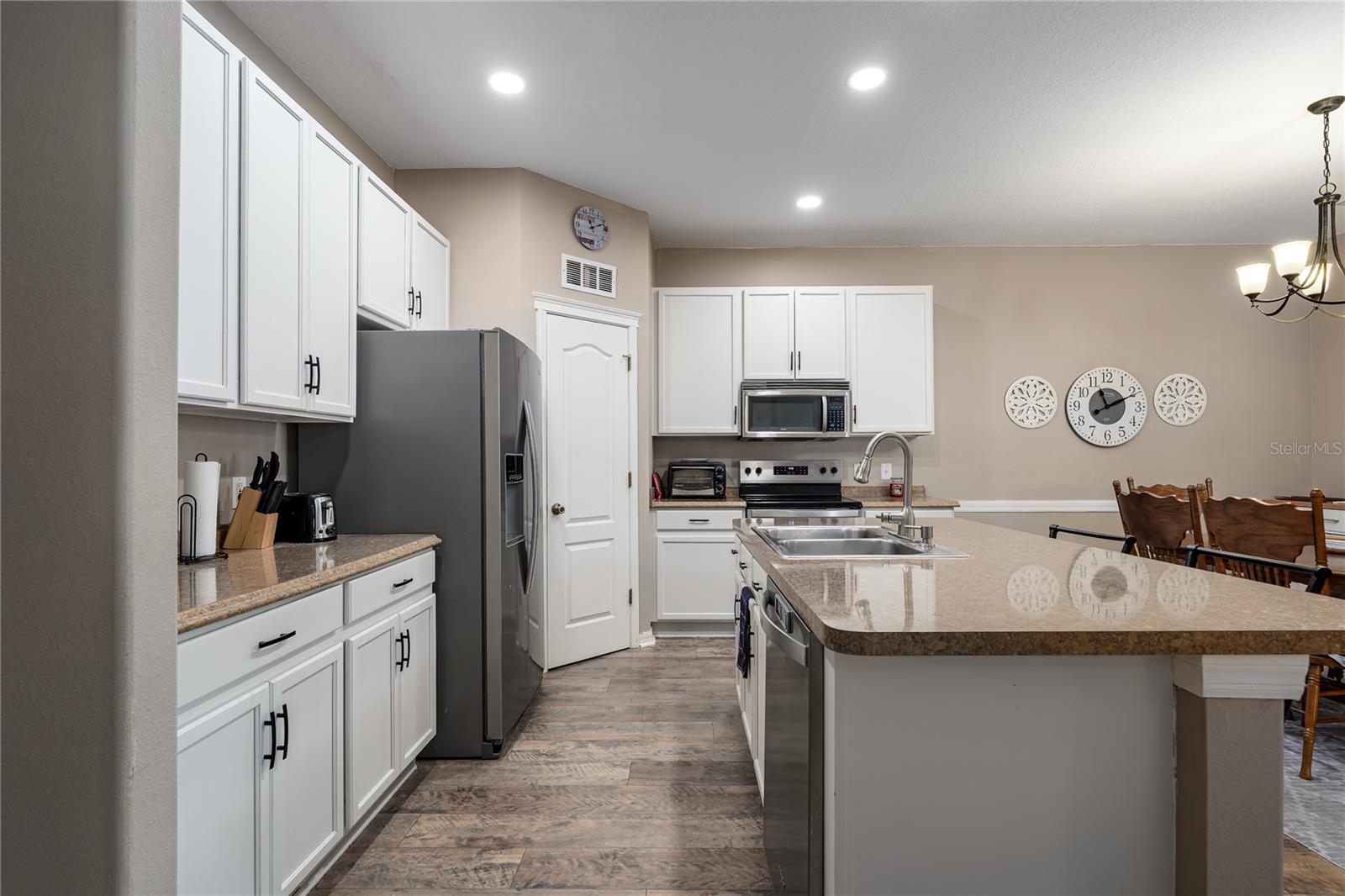 Image 8 of 31 For 6936 Surrey Oak Drive