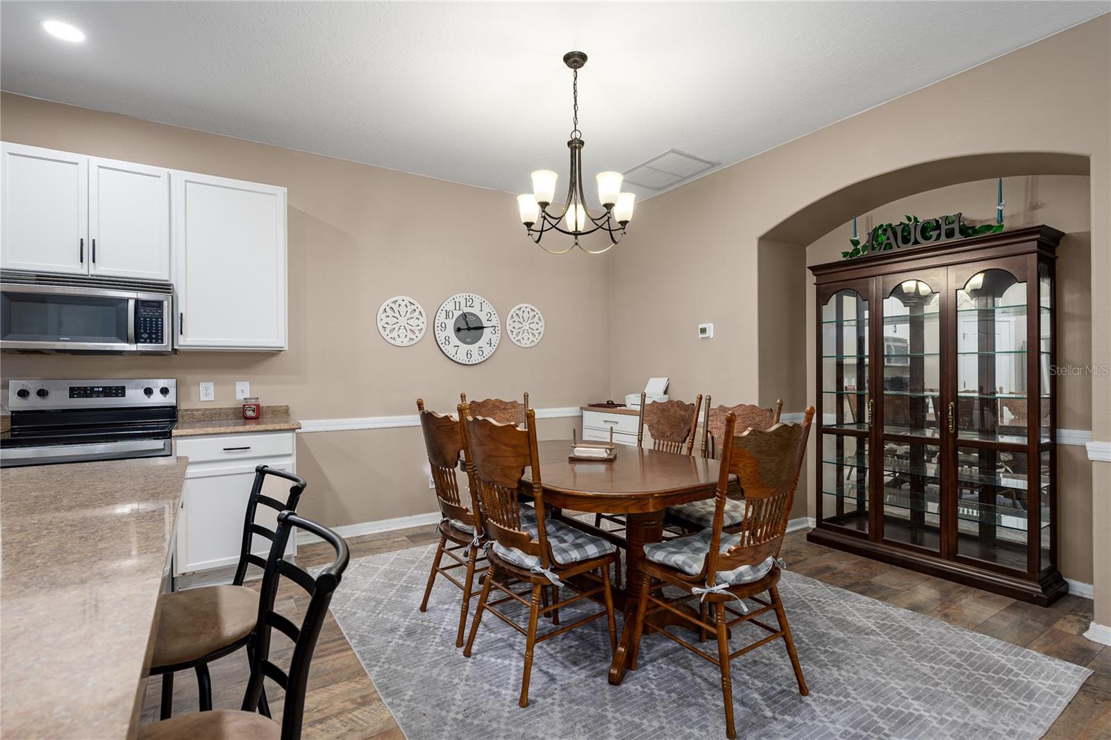 Image 9 of 31 For 6936 Surrey Oak Drive
