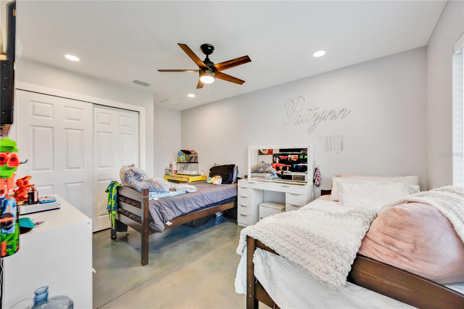 Image 32 of 67 For 5307 14th Avenue Drive W