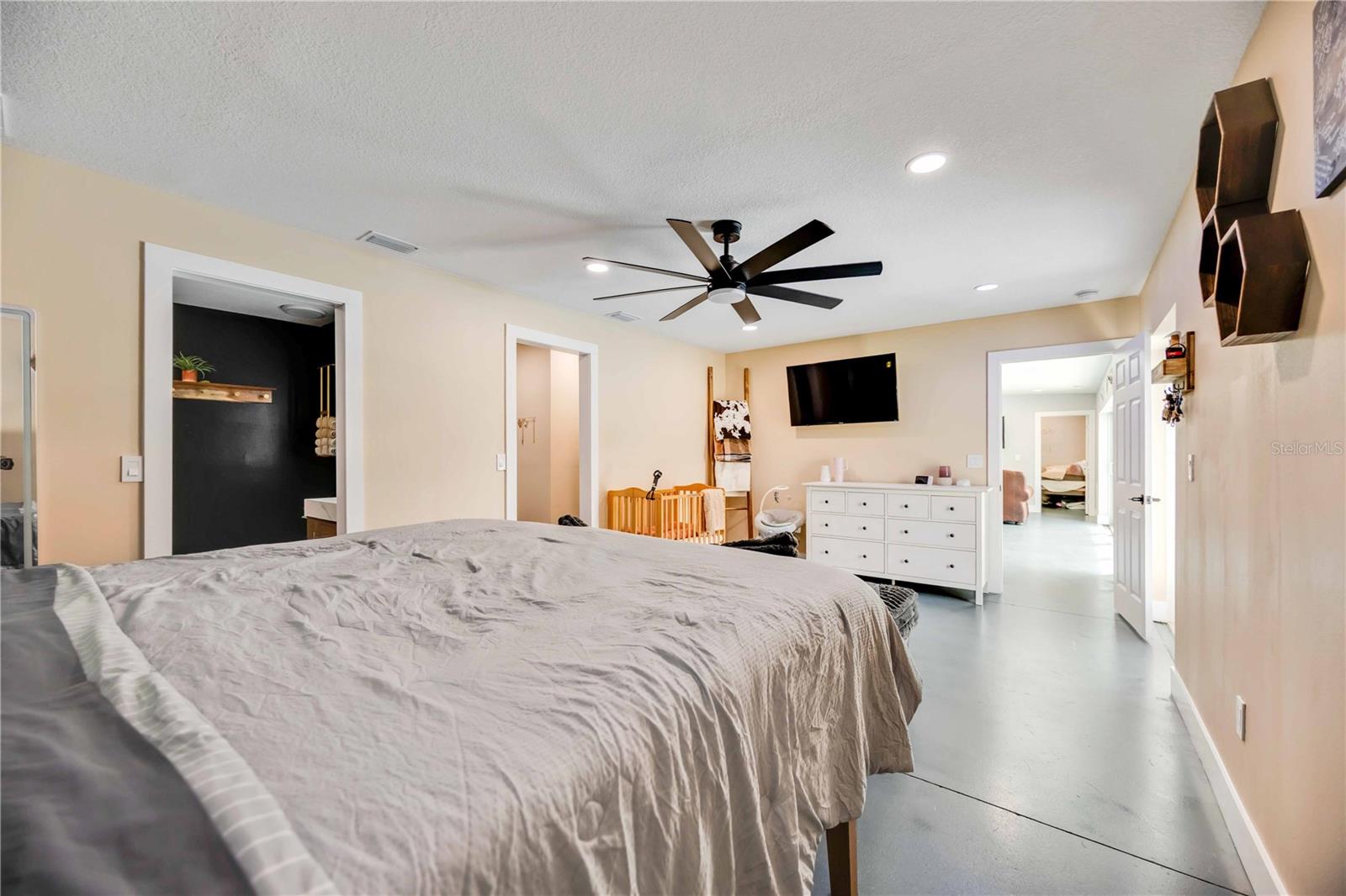 Image 34 of 67 For 5307 14th Avenue Drive W