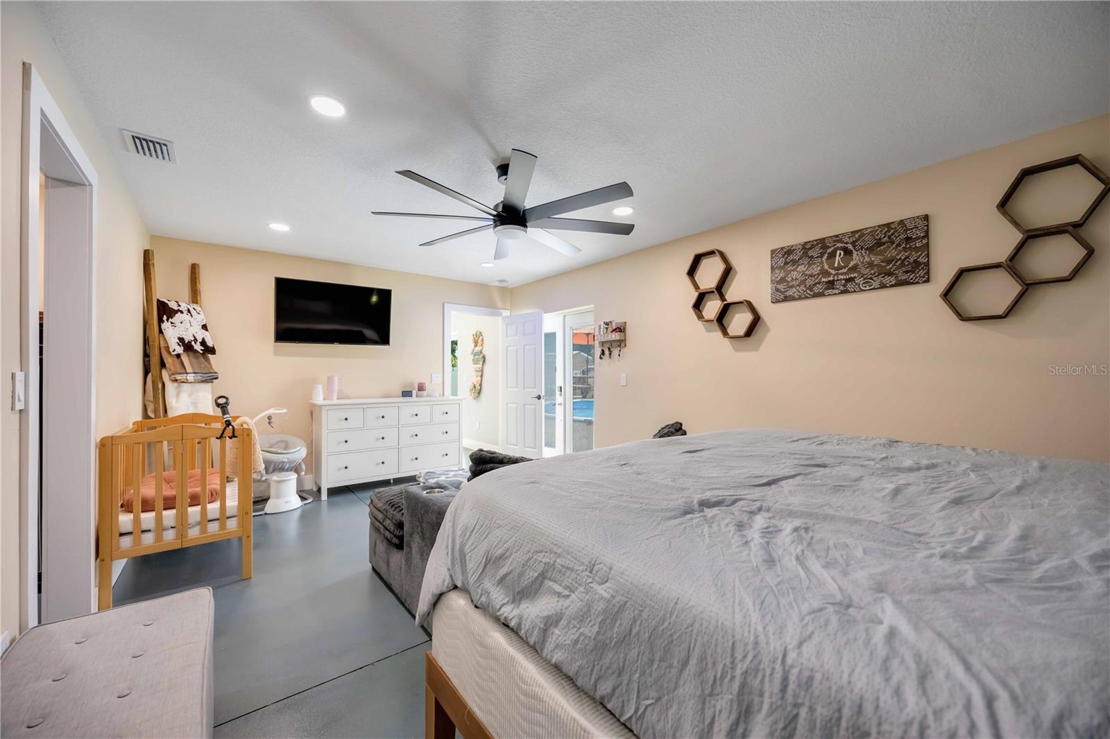 Image 35 of 67 For 5307 14th Avenue Drive W