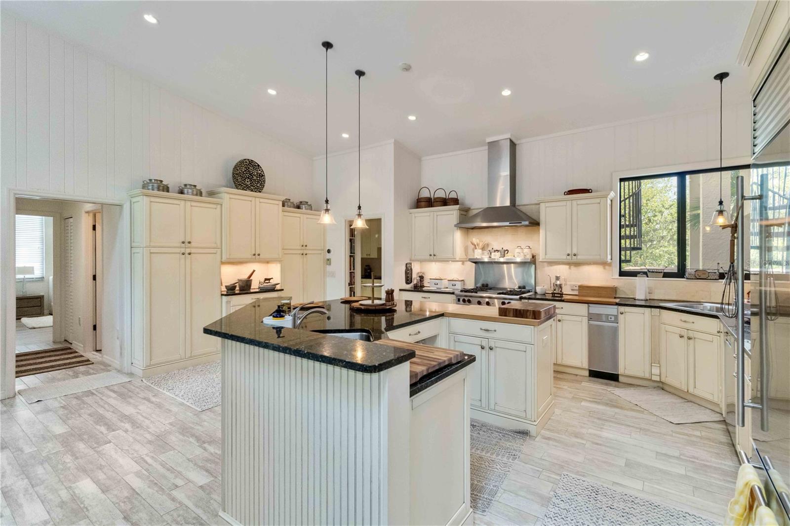 Image 32 of 96 For 3807 Bayside Drive