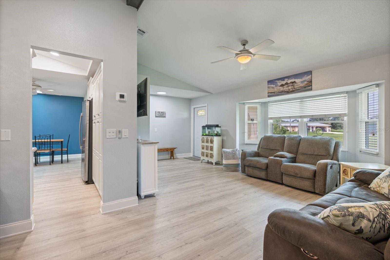 Image 10 of 53 For 22285 Columbus Avenue