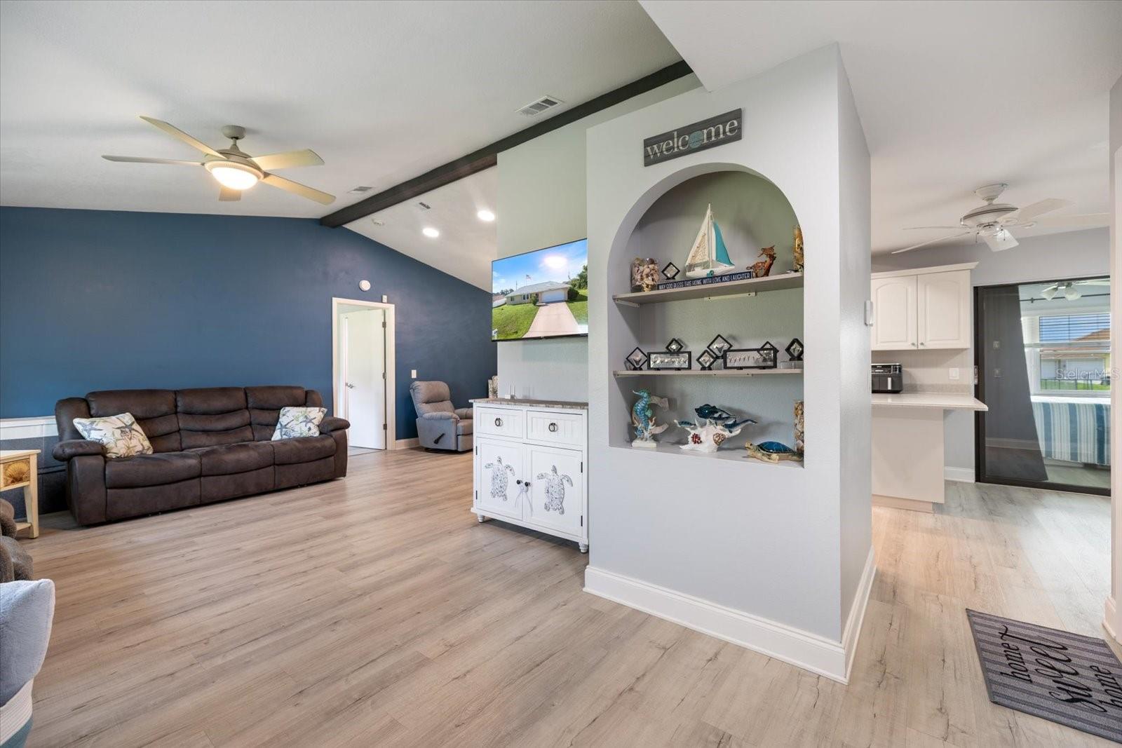 Image 13 of 53 For 22285 Columbus Avenue