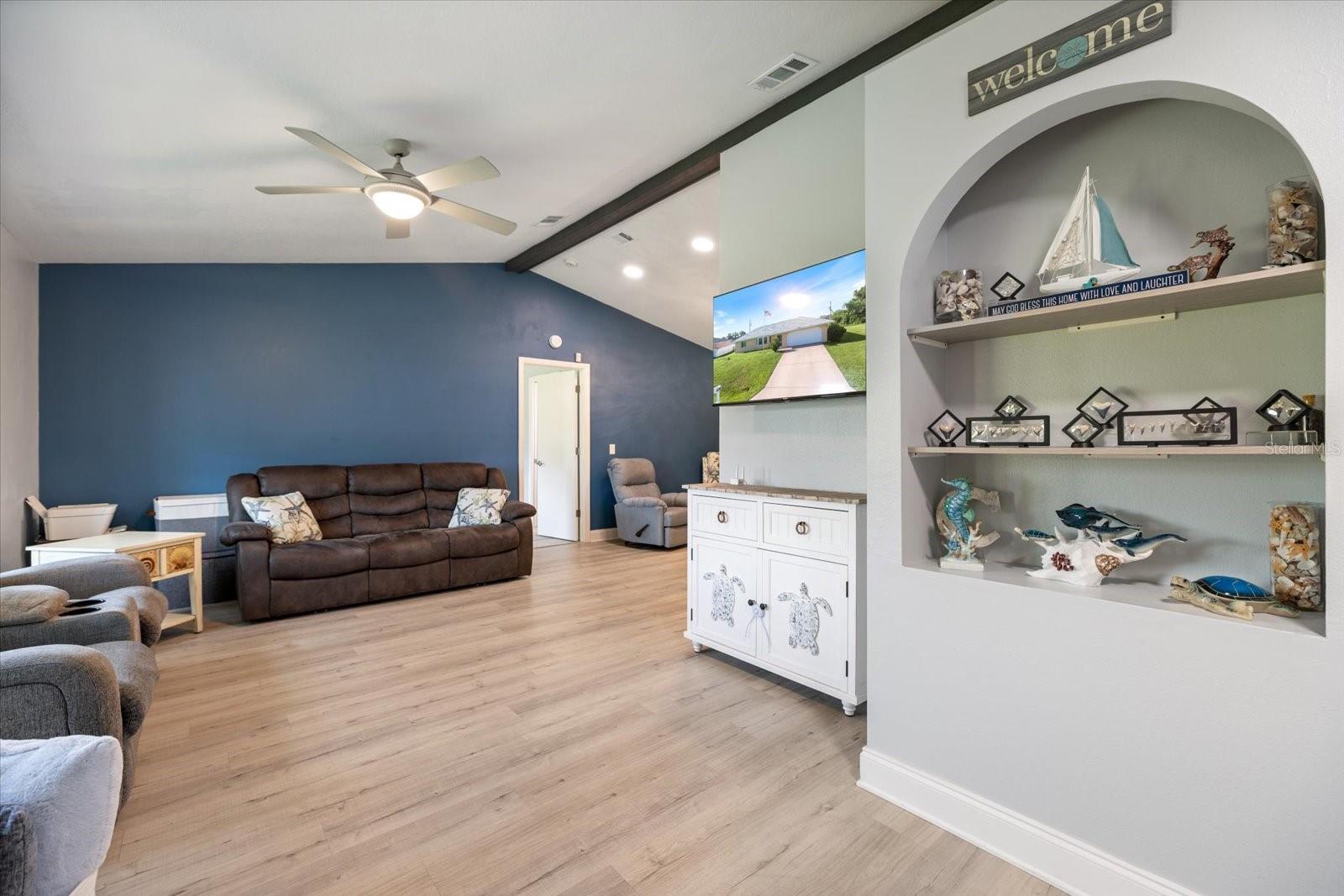 Image 15 of 53 For 22285 Columbus Avenue