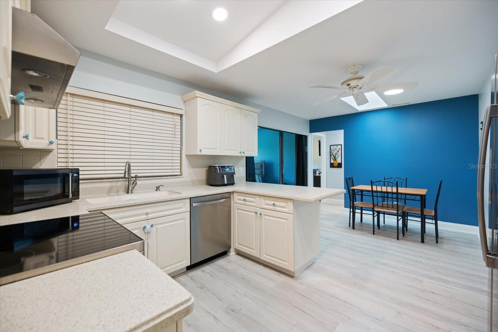 Image 6 of 53 For 22285 Columbus Avenue