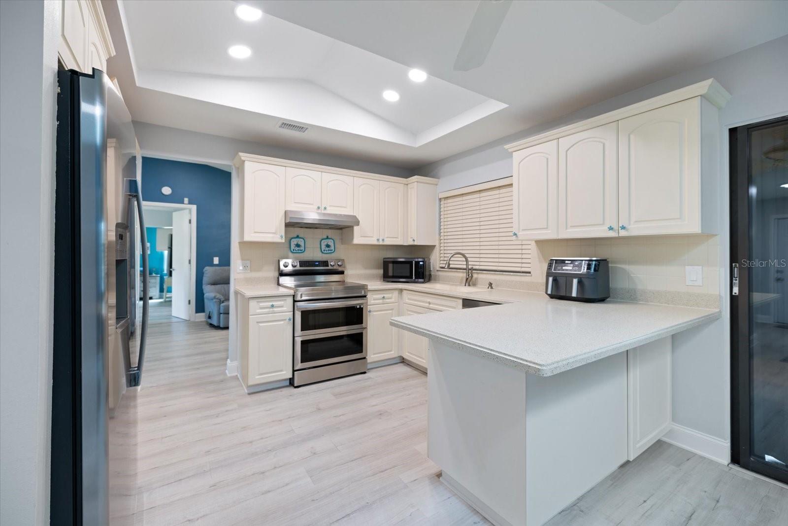 Image 7 of 53 For 22285 Columbus Avenue