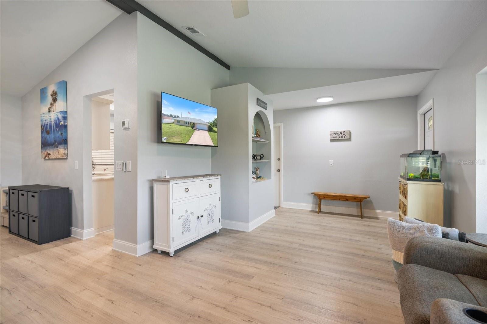 Image 8 of 53 For 22285 Columbus Avenue