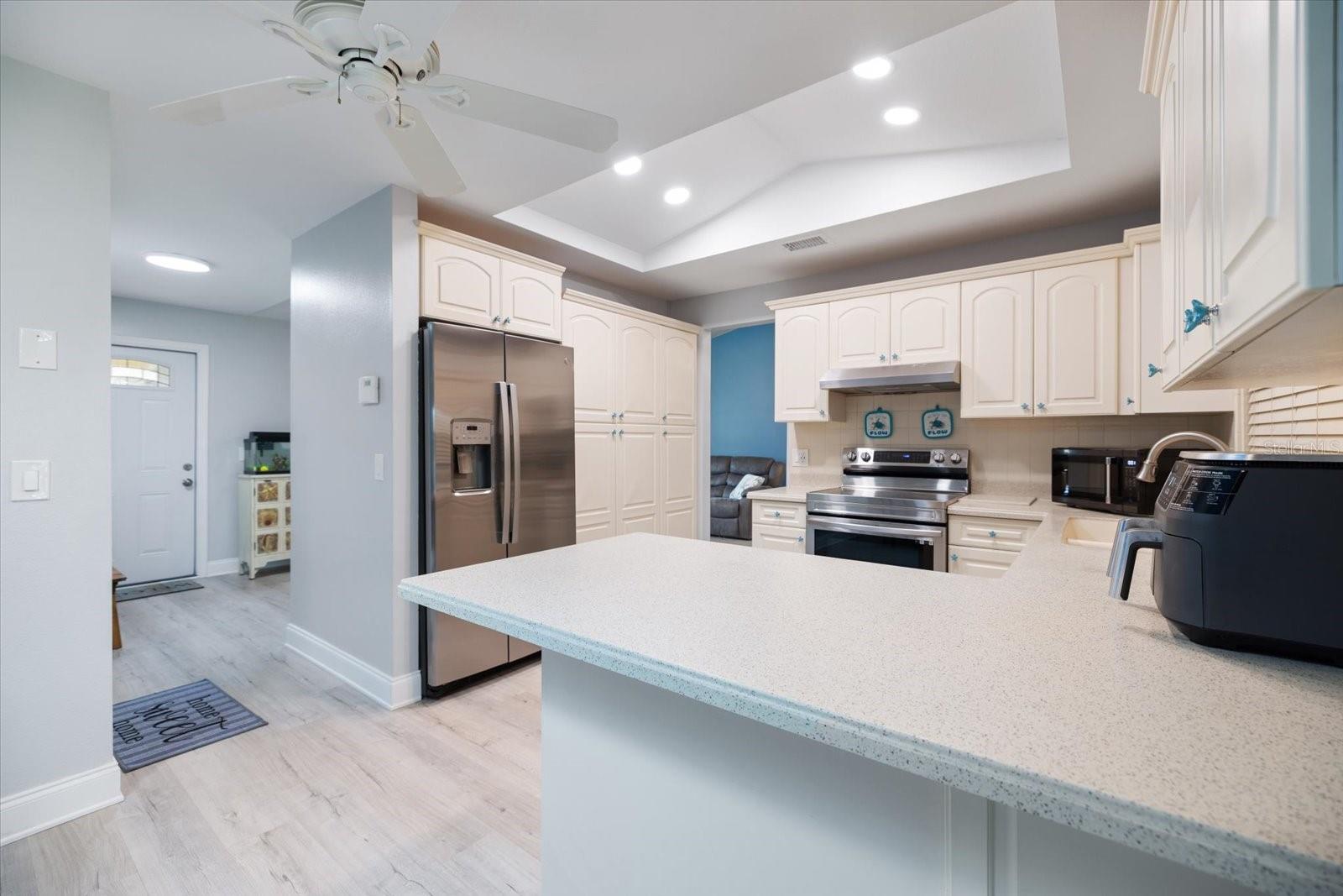 Image 9 of 53 For 22285 Columbus Avenue