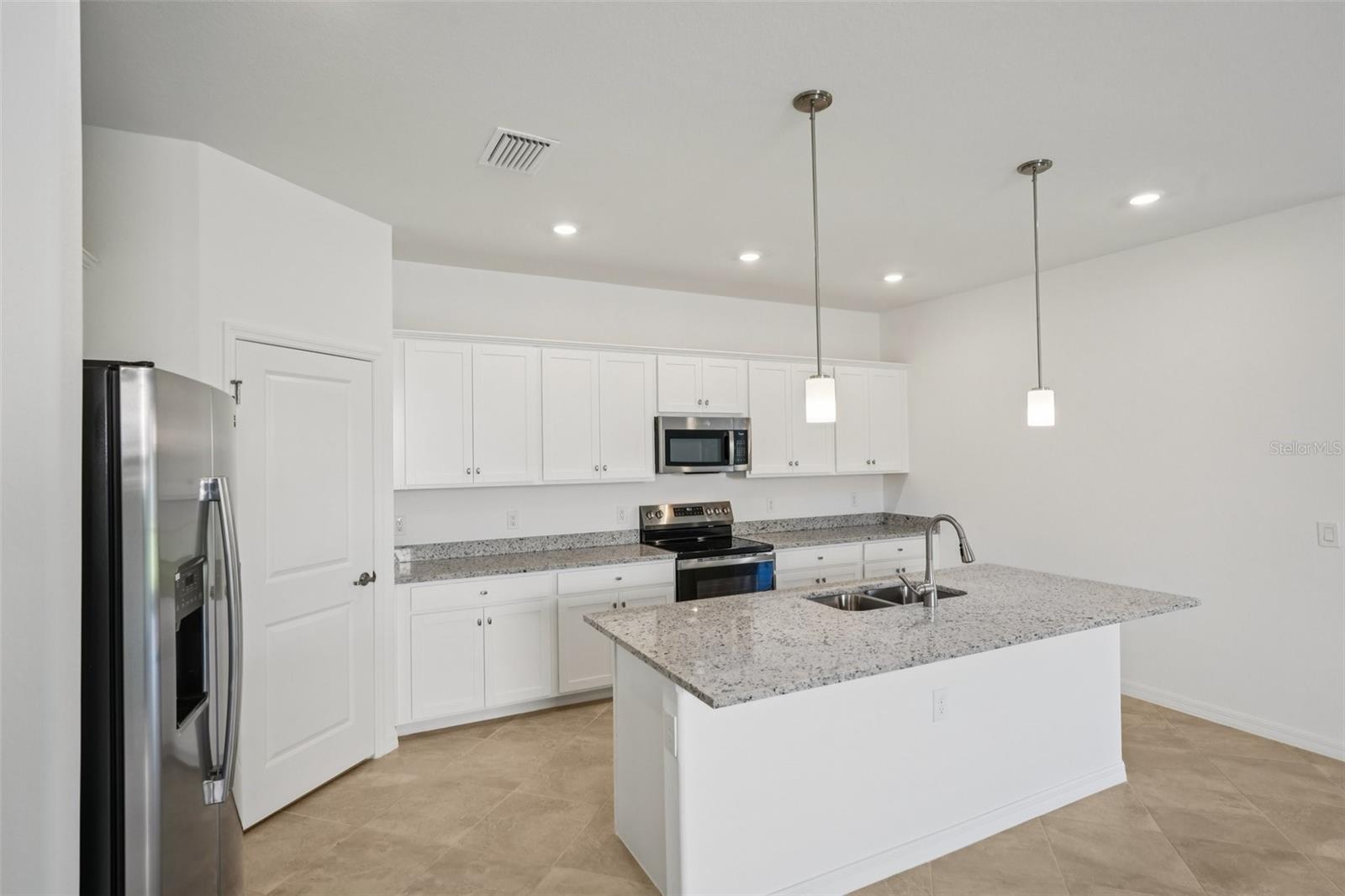 Image 9 of 36 For 14989 Palamos Circle