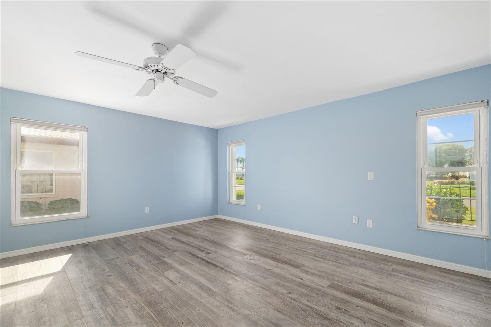Image 15 of 37 For 6502 13th Avenue Drive W 6502