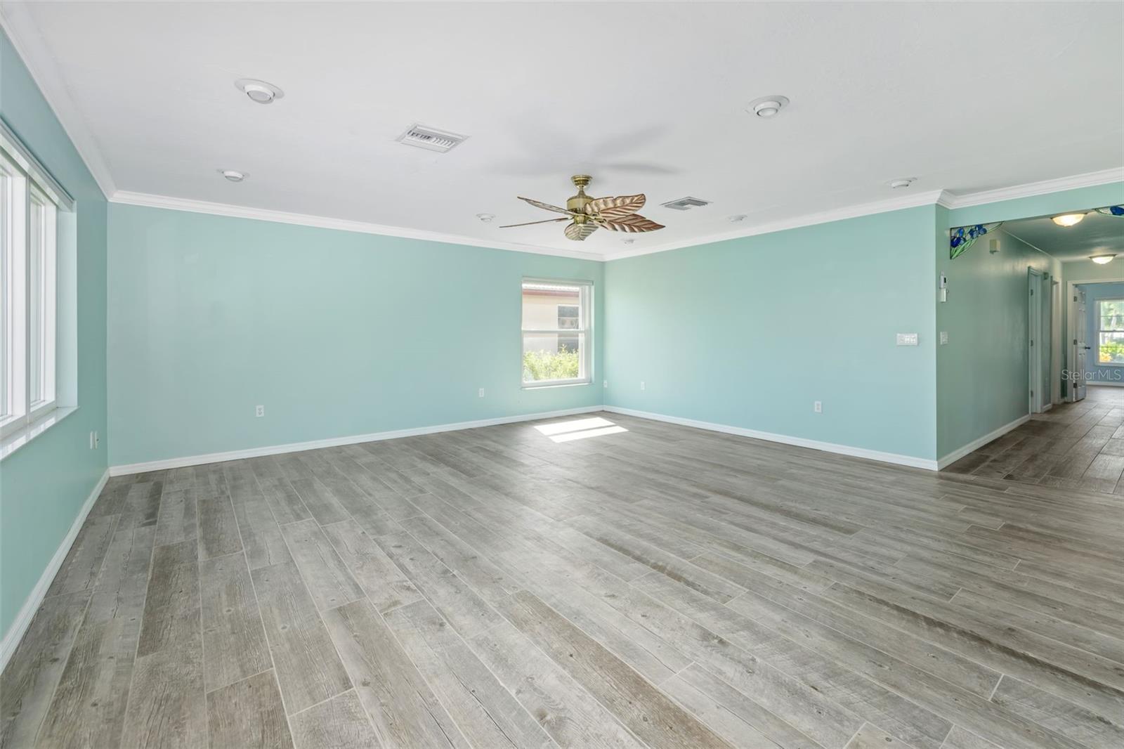 Image 6 of 37 For 6502 13th Avenue Drive W 6502