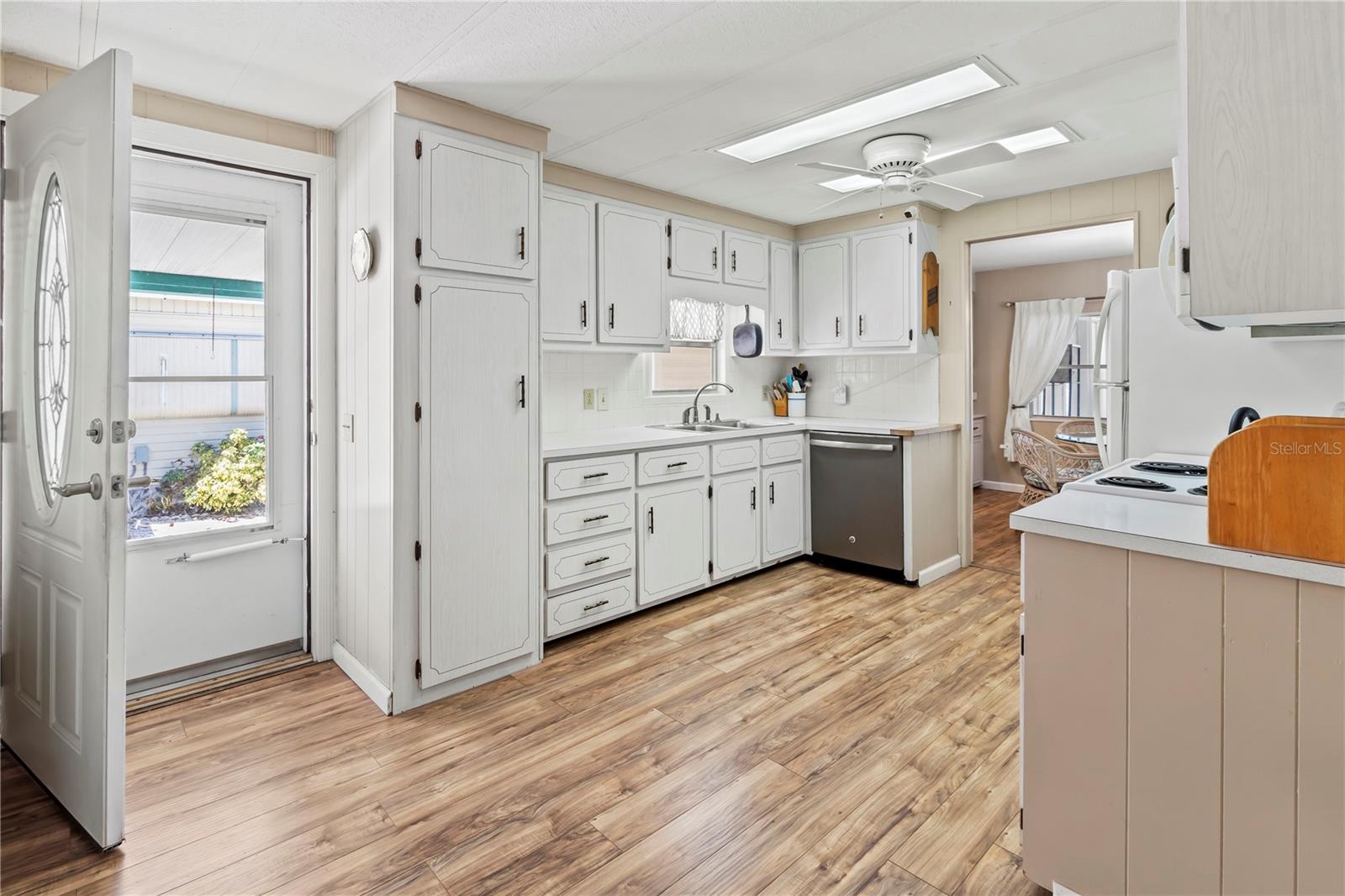 Image 17 of 47 For 808 53rd Avenue E 184j