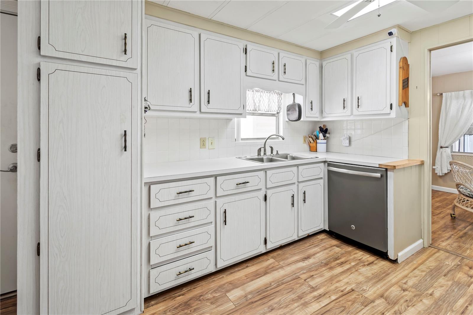 Image 19 of 47 For 808 53rd Avenue E 184j