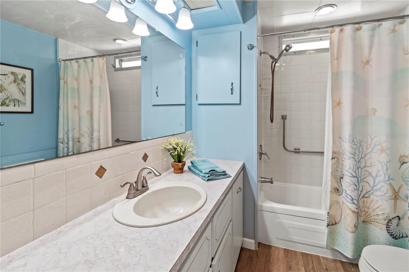 Image 32 of 47 For 808 53rd Avenue E 184j