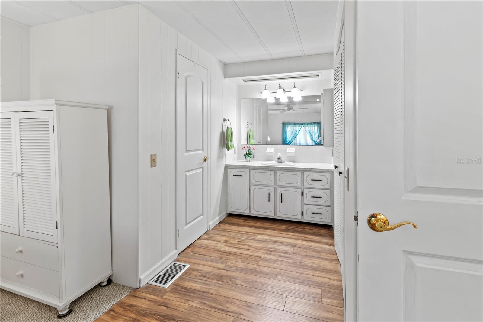 Image 38 of 47 For 808 53rd Avenue E 184j