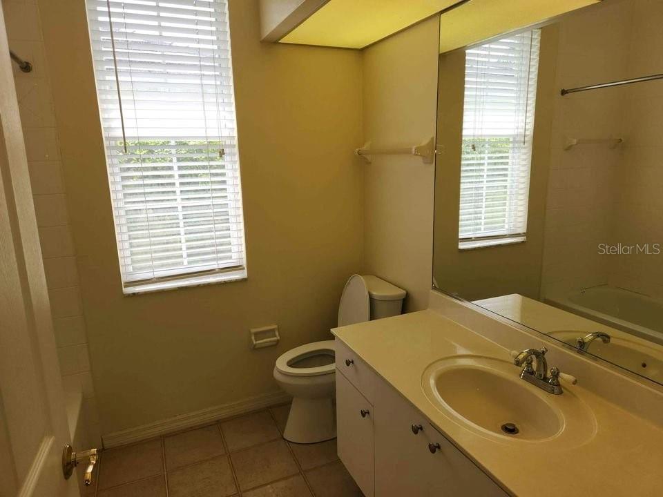 Image 10 of 14 For 5282 Far Oak Cir