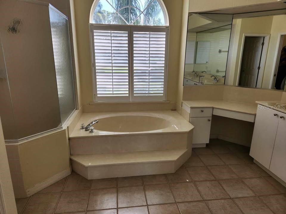 Image 7 of 14 For 5282 Far Oak Cir