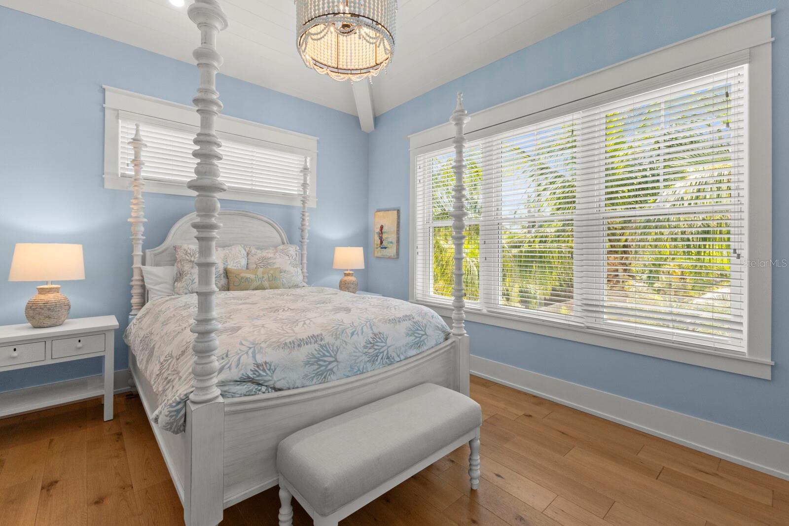 Image 30 of 93 For 407 Pine Avenue
