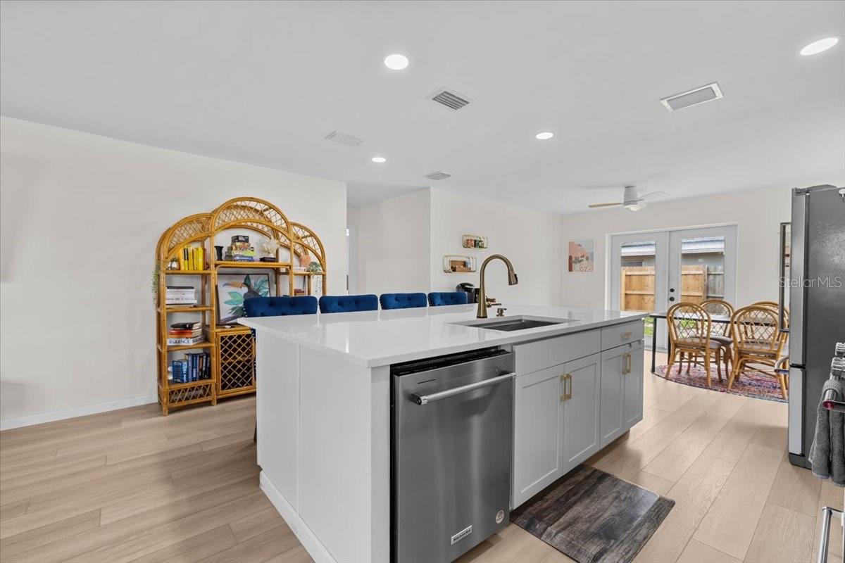 Image 11 of 50 For 3105 Oxford Drive W
