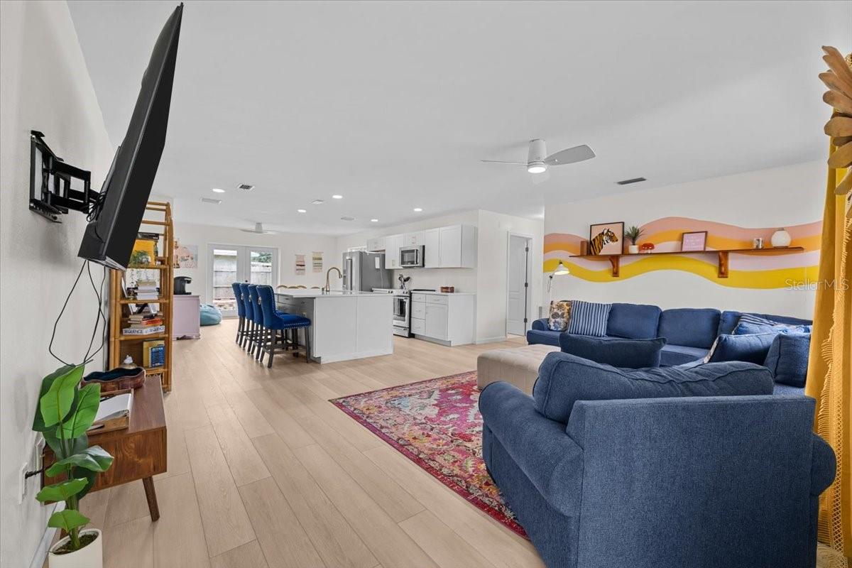 Image 4 of 50 For 3105 Oxford Drive W