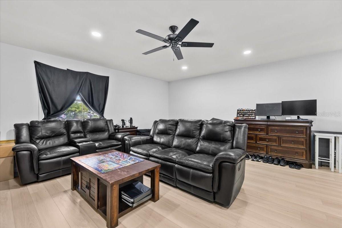 Image 41 of 50 For 3105 Oxford Drive W