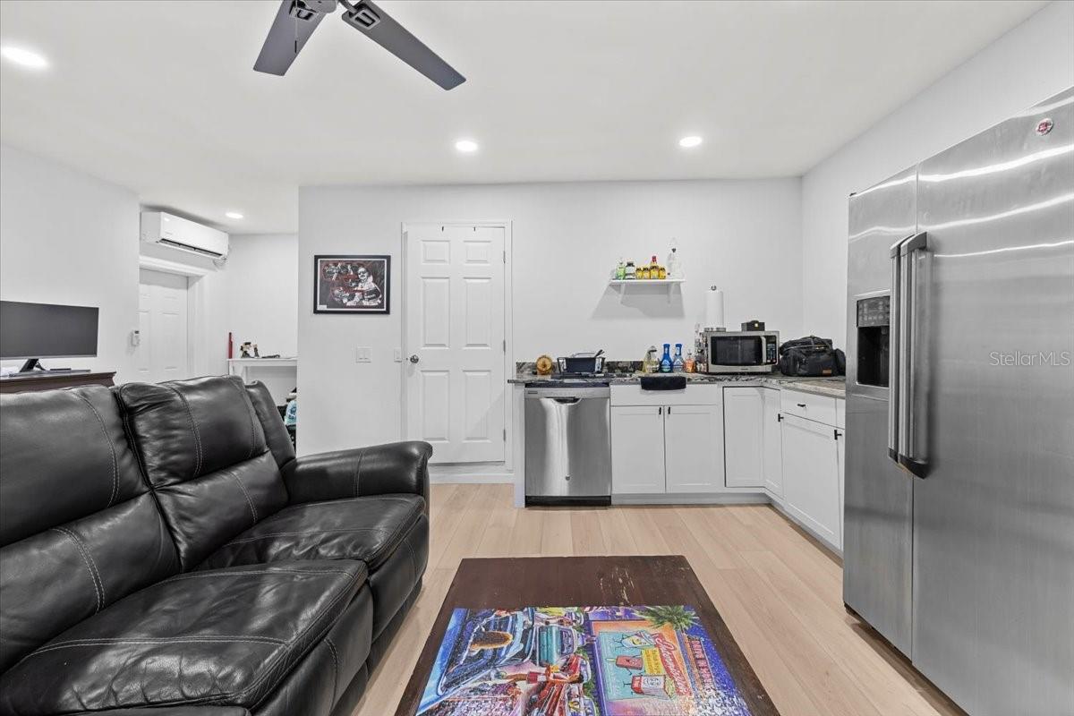 Image 42 of 50 For 3105 Oxford Drive W