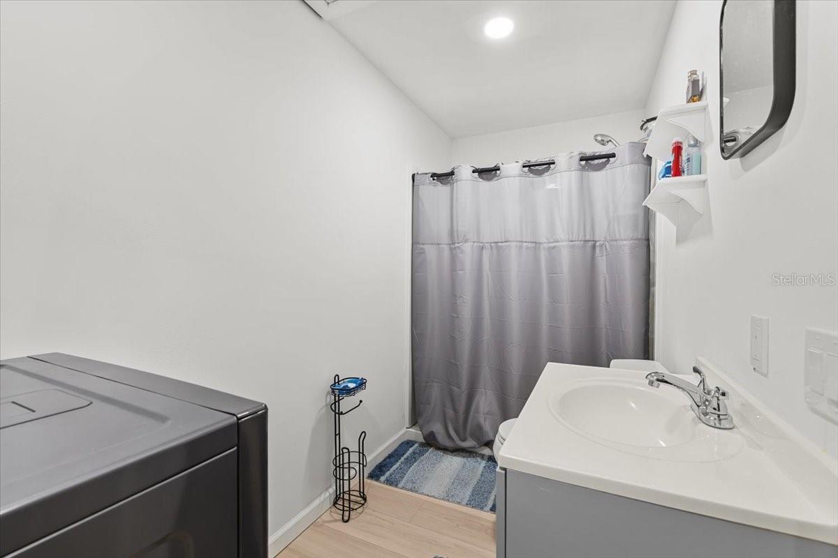 Image 43 of 50 For 3105 Oxford Drive W