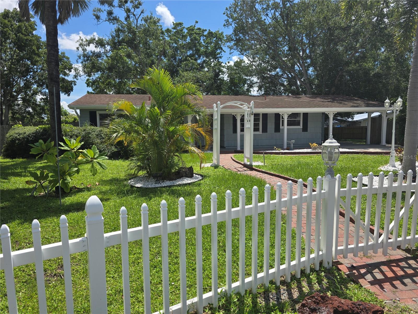 Details for 826 Lillian Lane, SARASOTA, FL 34243