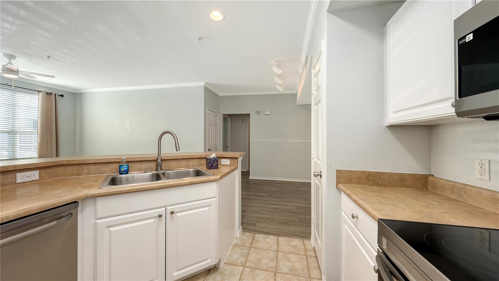 Image 12 of 45 For 5531 Rosehill Road 103