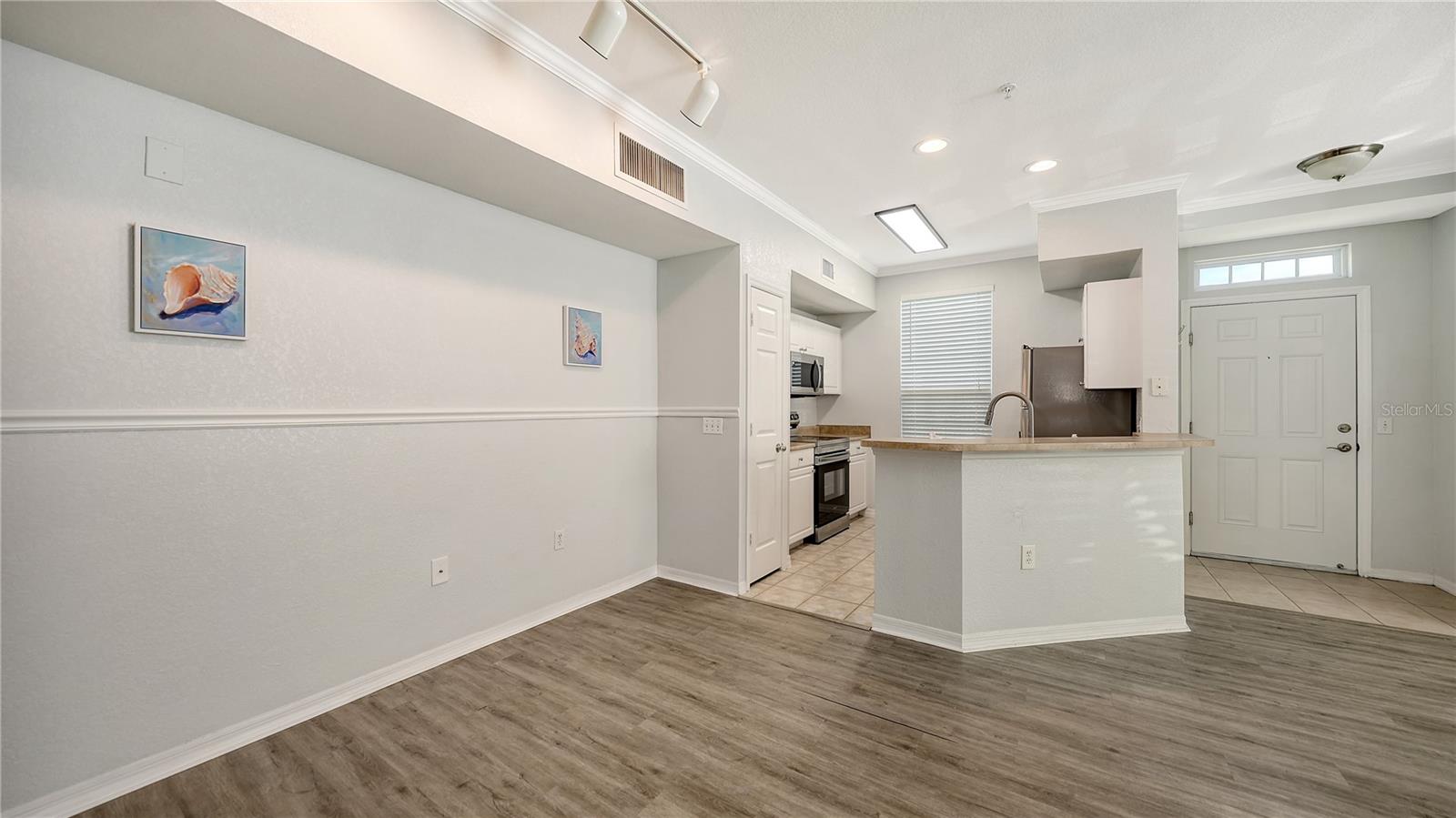 Image 17 of 45 For 5531 Rosehill Road 103