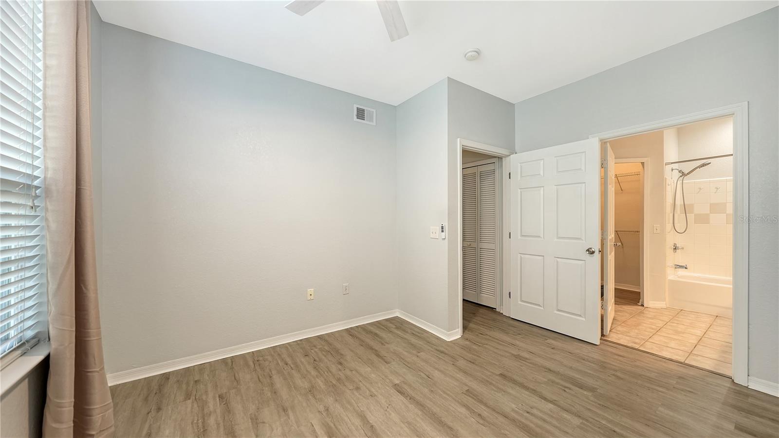 Image 20 of 45 For 5531 Rosehill Road 103