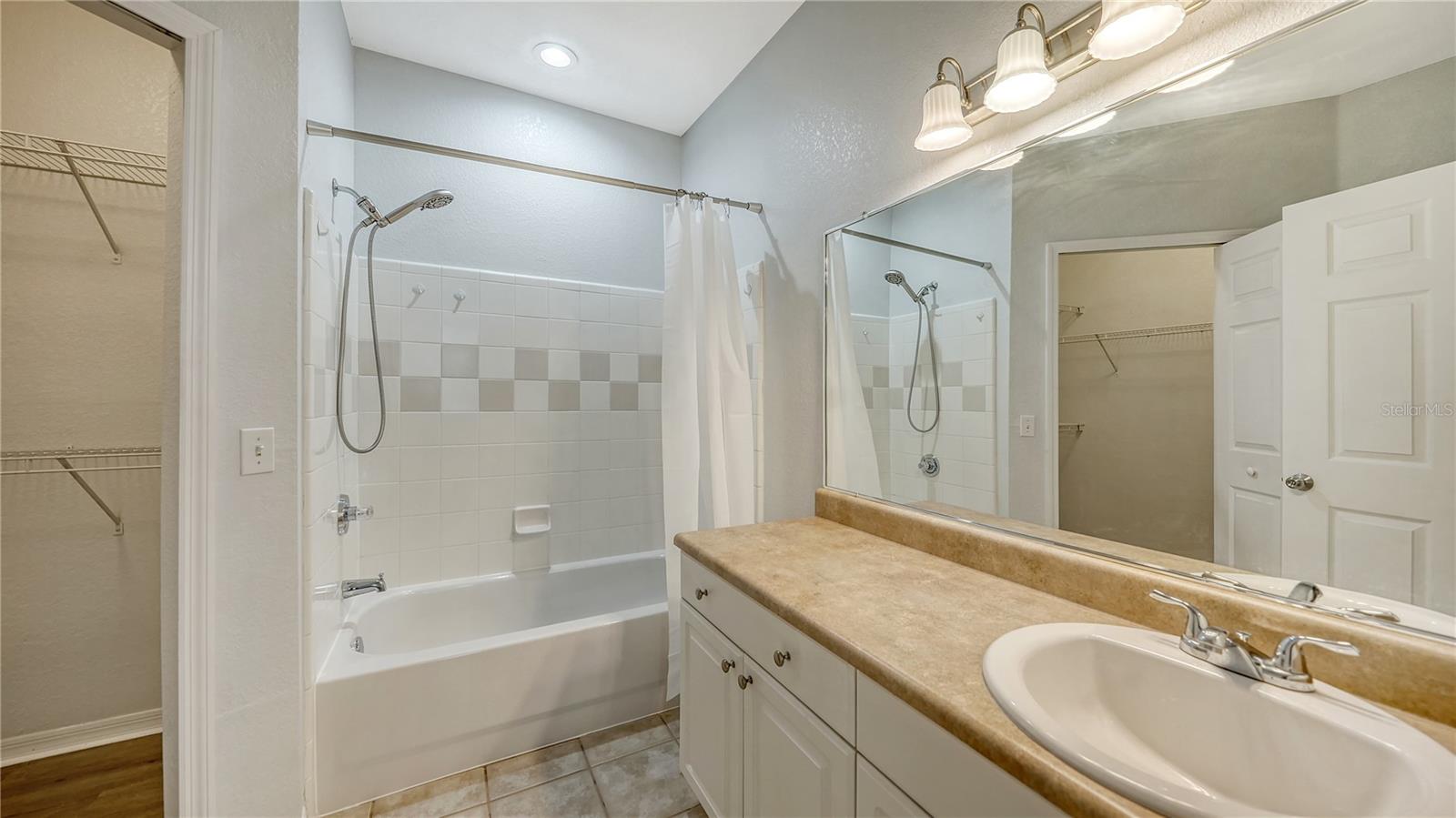 Image 22 of 45 For 5531 Rosehill Road 103