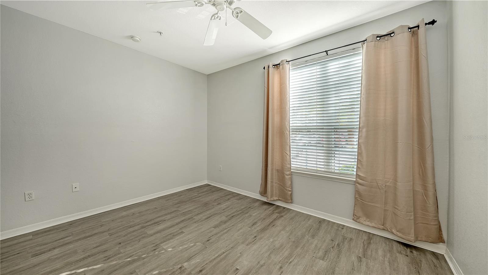 Image 27 of 45 For 5531 Rosehill Road 103