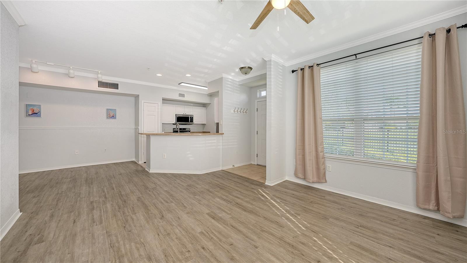 Image 5 of 45 For 5531 Rosehill Road 103