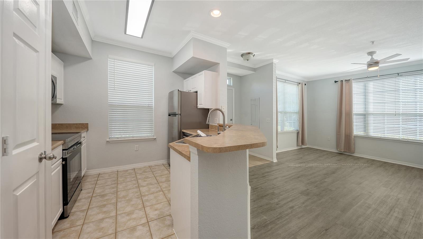 Image 7 of 45 For 5531 Rosehill Road 103