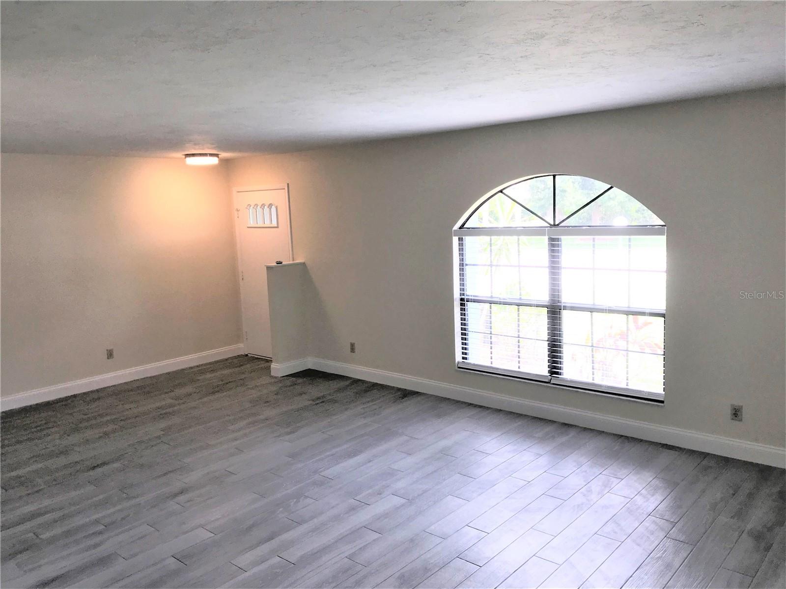 Image 8 of 39 For 8305 12th Avenue Drive Nw